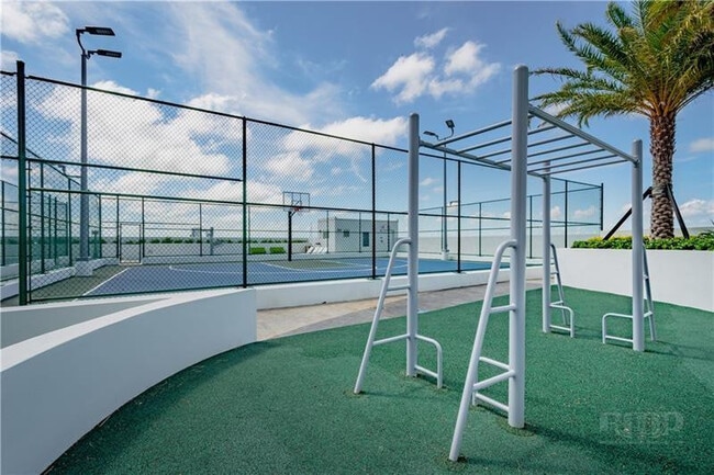 Building Photo - 16385 Biscayne Blvd