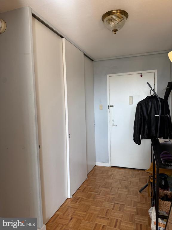 Building Photo - 604 S Washington Square