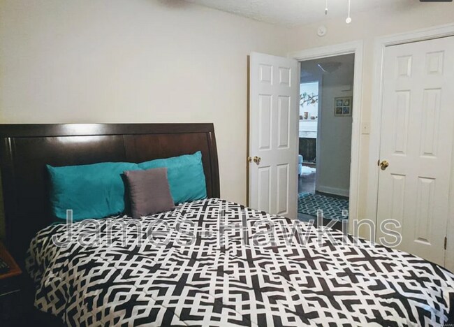 Building Photo - 22 W Cromwell St