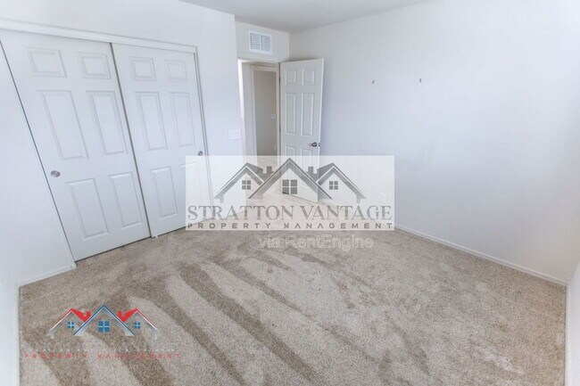 Building Photo - 43620 W Mescal Dr