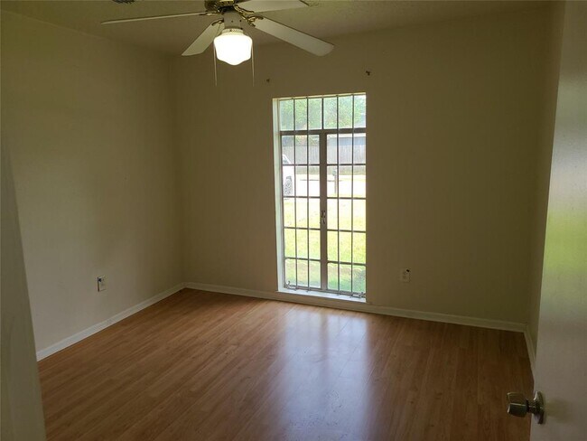 Building Photo - 10614 Sharpview Dr