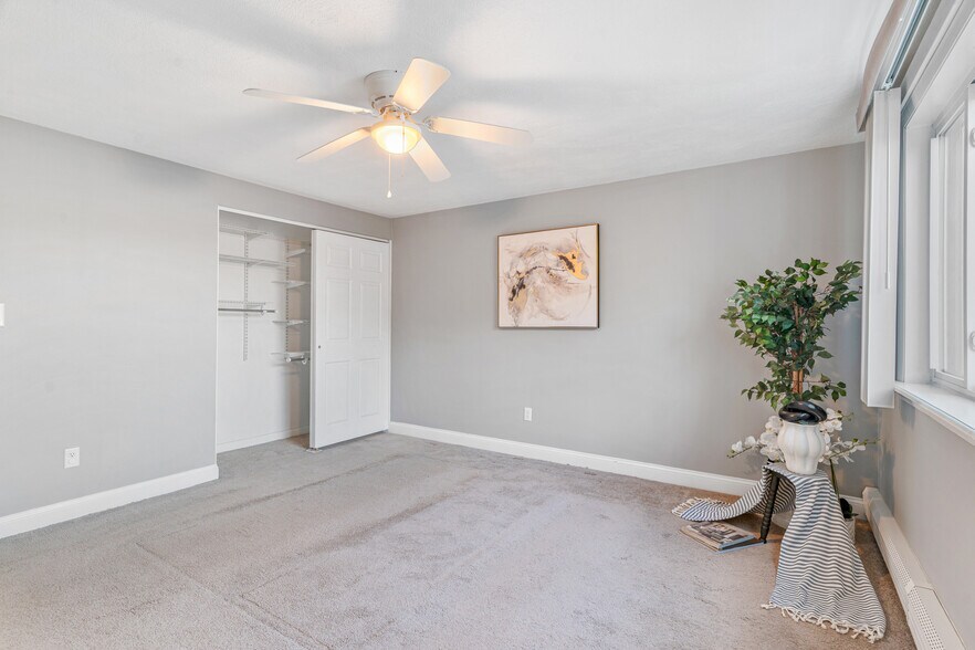 Building Photo - 10 Woodcrest Ct