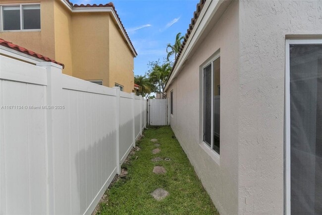 Building Photo - 1592 Salerno Cir