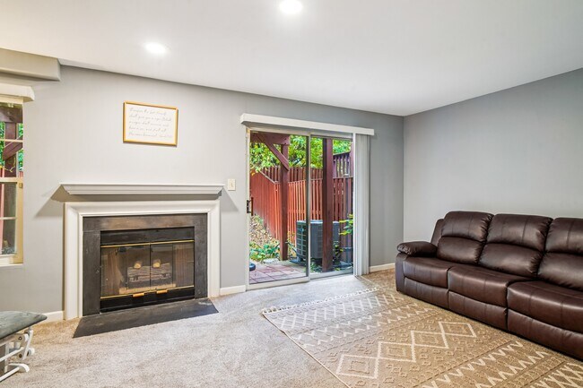 Building Photo - 114 Long Acre Ct