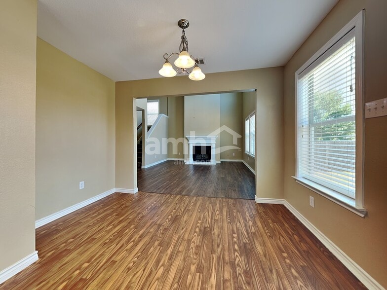 Building Photo - 8923 Wild Rose Ln