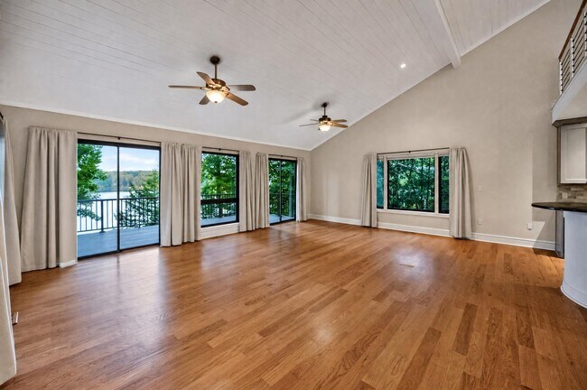 Building Photo - 745 Sagamore Dr