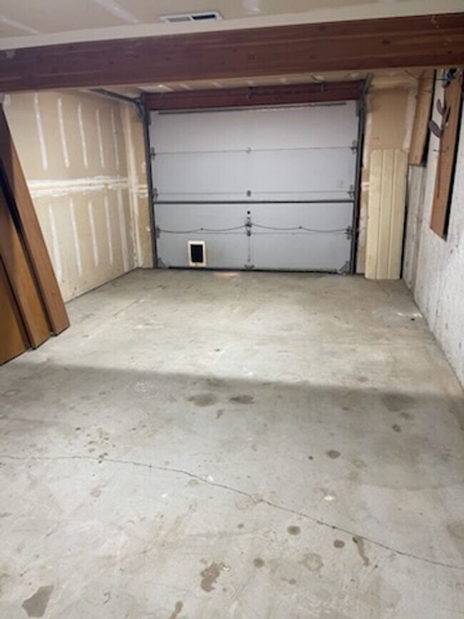 Building Photo - Waterfront! Sunset views! 3 bdrms! Attached garage! Private driveway!