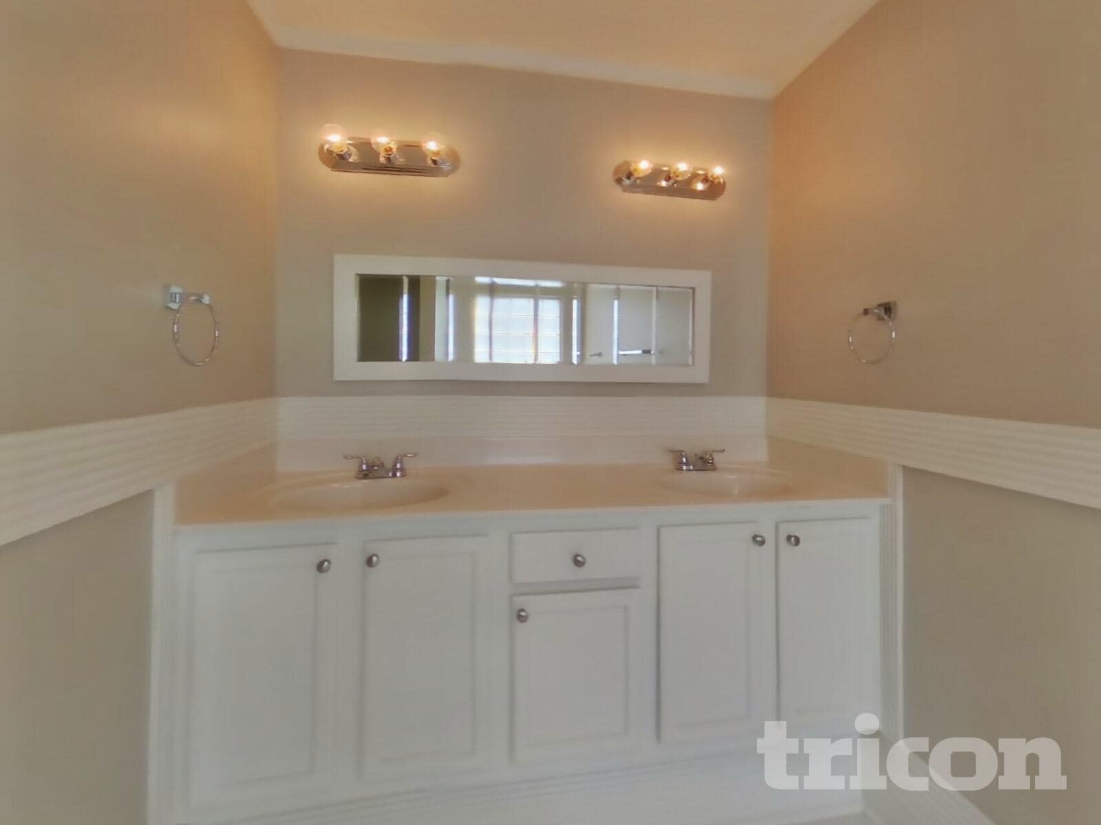 Building Photo - 636 Sadler Glen Dr