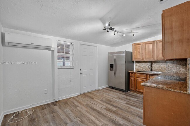 Building Photo - 3375 SW 29th Terrace