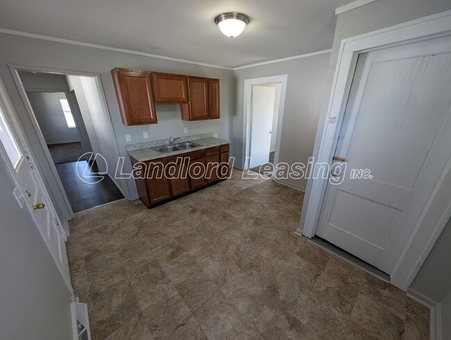 Building Photo - Move-In Ready 3-Bedroom Ranch with Modern Updates