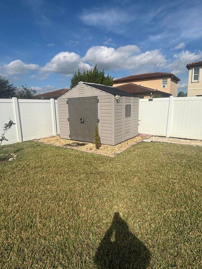 Building Photo - 8010 NW Greenbank Cir