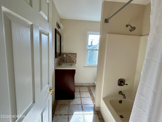 Building Photo - 82 3rd St