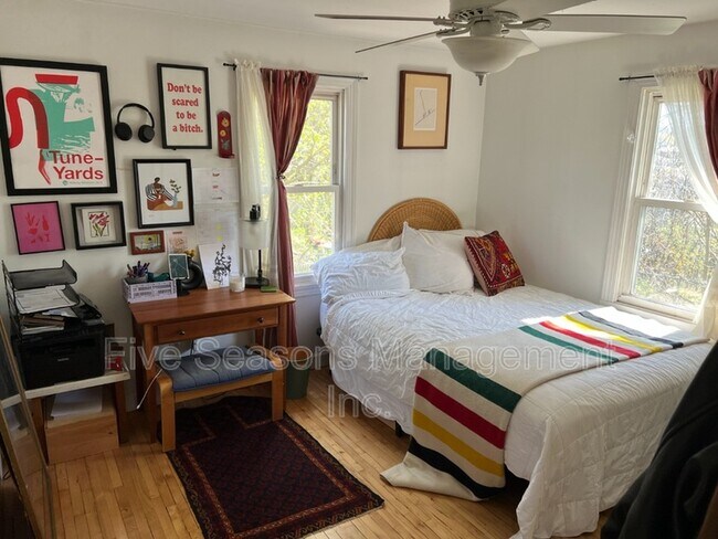 Building Photo - 285 1/2 Weaver Street