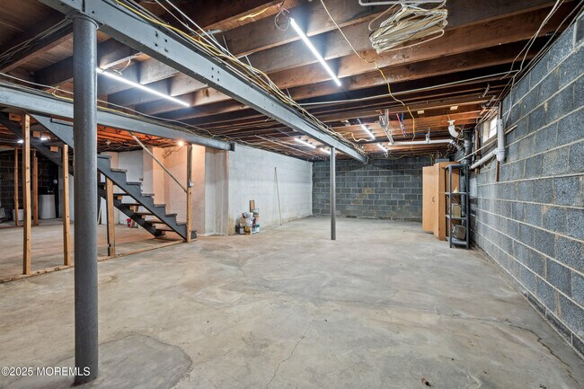 Building Photo - 351 Hollywood Ave