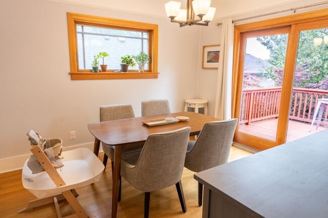 Building Photo - 4Bd/1.5Ba Seattle House