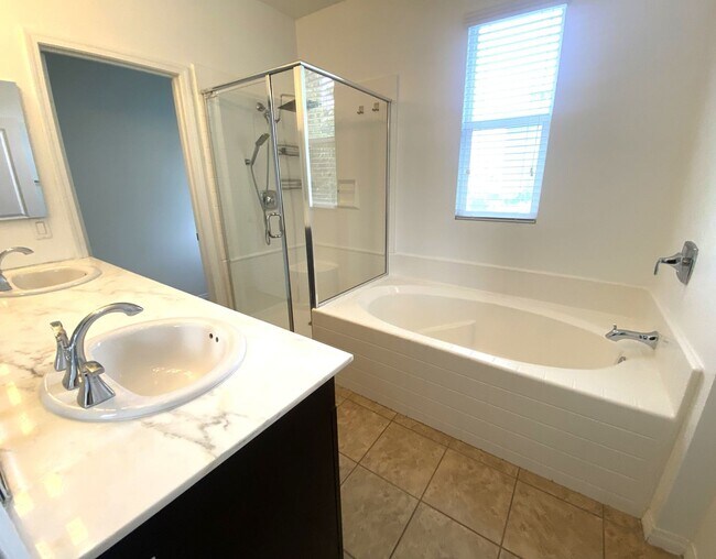 Building Photo - 4 Bdrm Parkside Village Gem -  2 weeks fre...