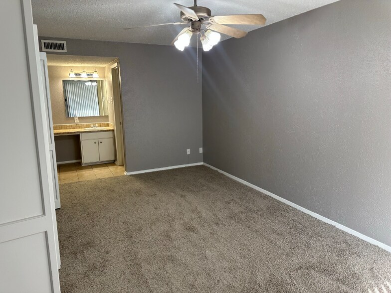 Building Photo - 2114 E Marshall Ave