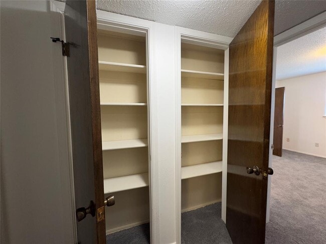 Building Photo - 3325 Brookhollow Ct