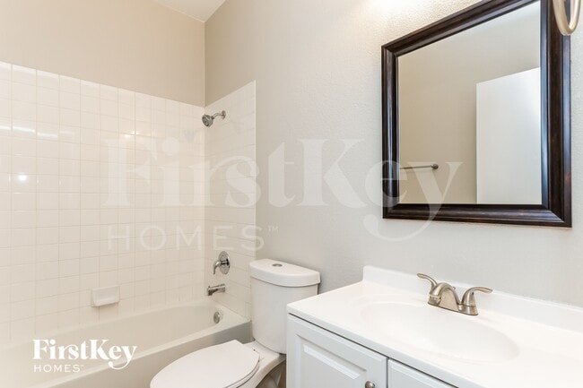 Building Photo - 812 New Season Ct