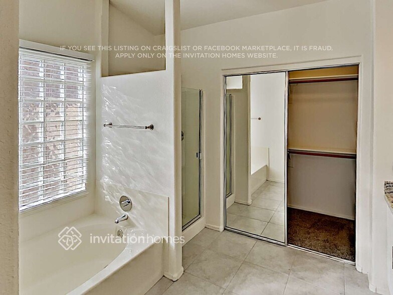 Building Photo - 1655 E Redfield Rd