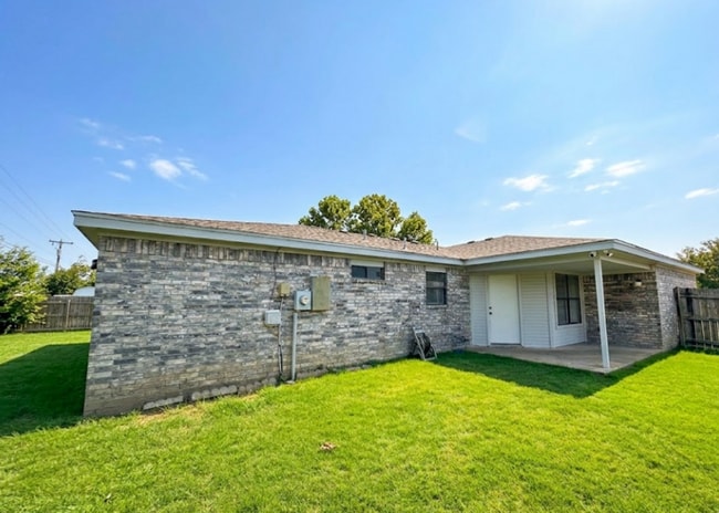 Building Photo - AVAILABLE BEGINNING OF MAY; APPLY TODAY AT OUR WEBSITE!!!