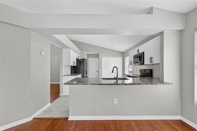 Building Photo - 11305 Symmes Lake Dr