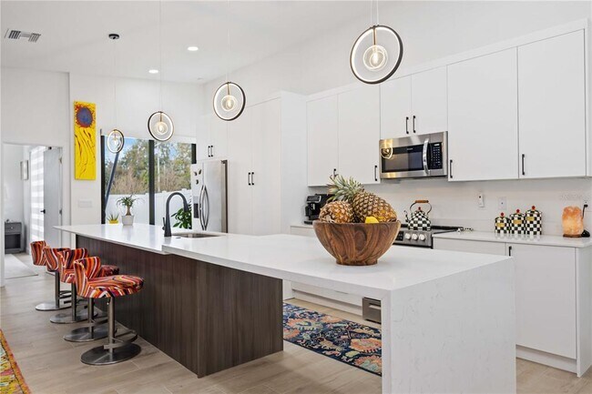 Building Photo - 7520 N Coolidge Ave