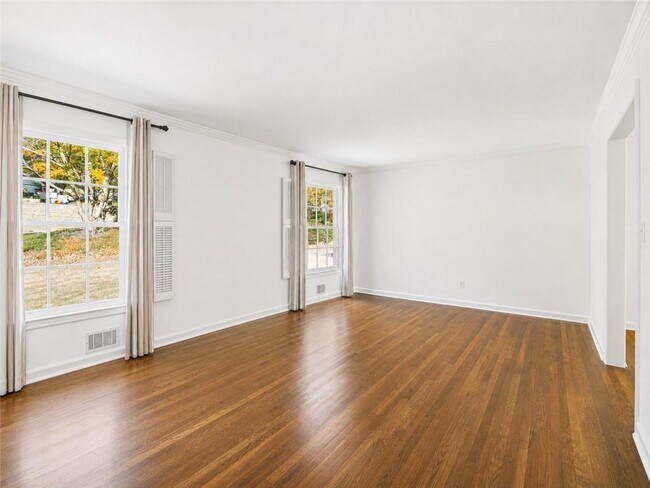 Building Photo - 787 Loridans Dr NE