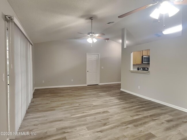 Building Photo - 8256 Creek Hollow Ct