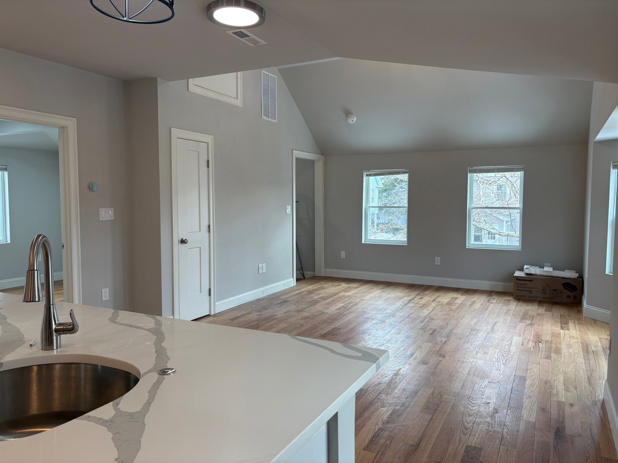 Building Photo - 254 Salem St