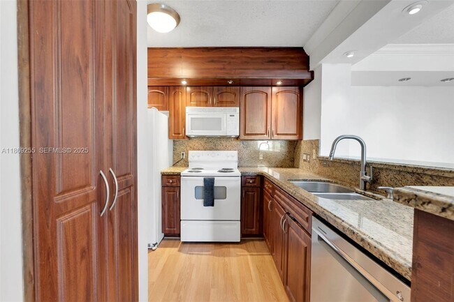 Building Photo - 1900 Van Buren St