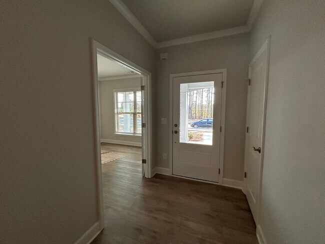 Building Photo - 450 Bandon Wy