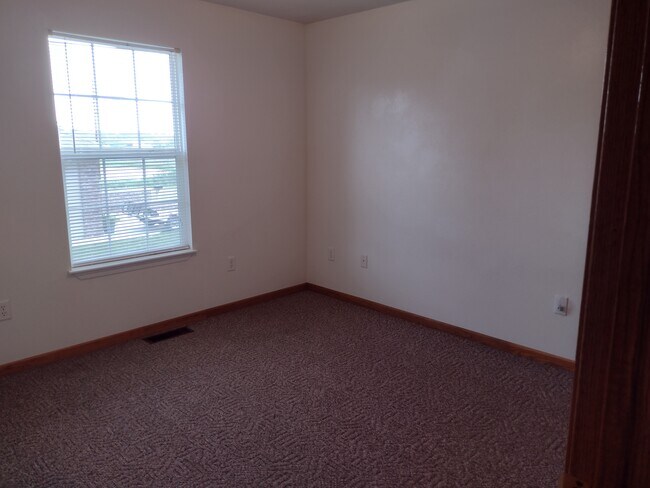 Building Photo - 610 Nelson Dr