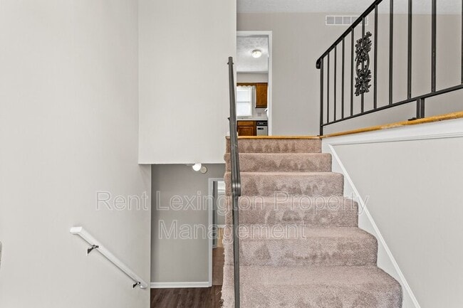 Building Photo - 1932 Mint Julep Ln