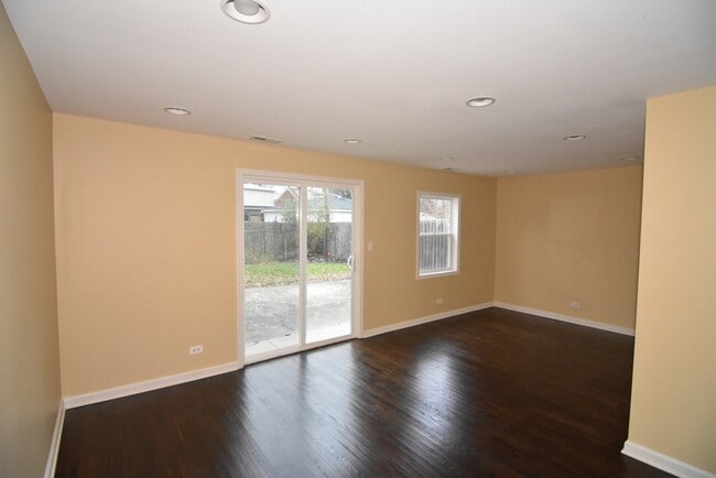 Building Photo - 2710 Reuter Ave
