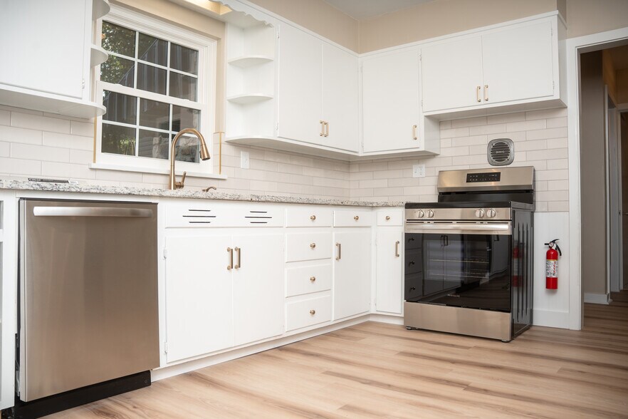 Building Photo - 101 41st St