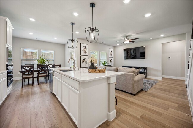 Building Photo - 6923 California Black Oak Dr