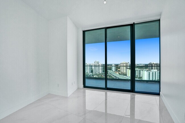 Building Photo - 18975 Collins Ave