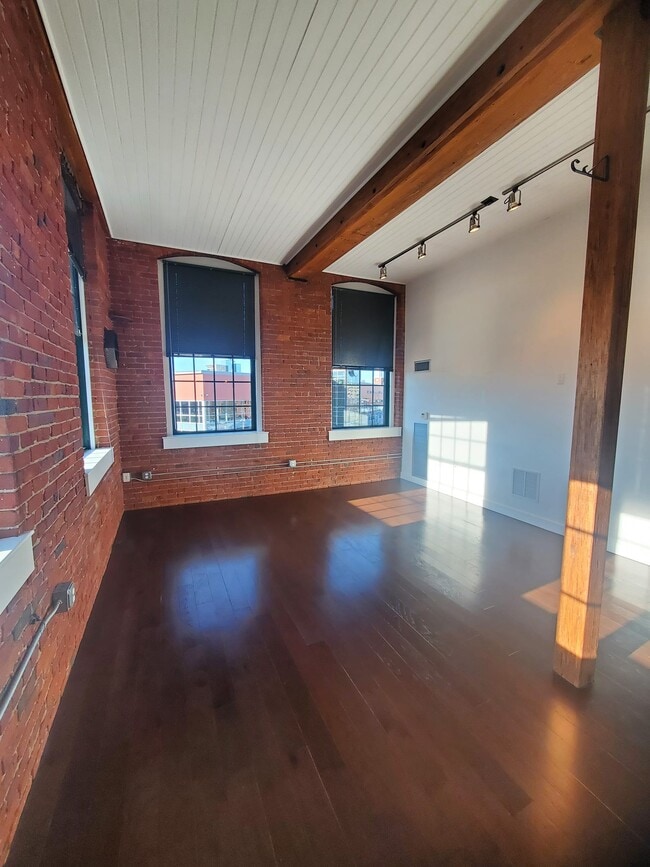 Building Photo - 48 Water St