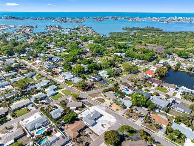 Building Photo - 11572 63rd Ave N