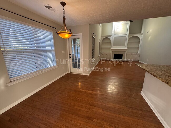 Building Photo - 11080 Crabapple Lake Dr