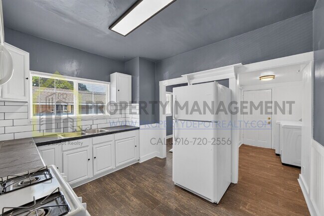 Building Photo - Charming 2-Bedroom Bungalow Retreat in Sacramento