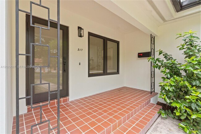 Building Photo - 517 Palermo Ave