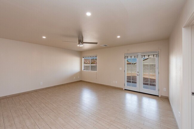 Building Photo - Tucson Market Place Area -  3 Bedroom!