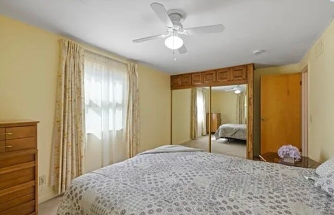 Building Photo - Spacious 4-Bedroom Home with Solar Panels in Richland