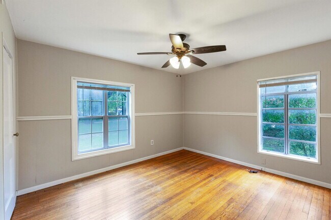 Building Photo - 3809 Maplewood Ave