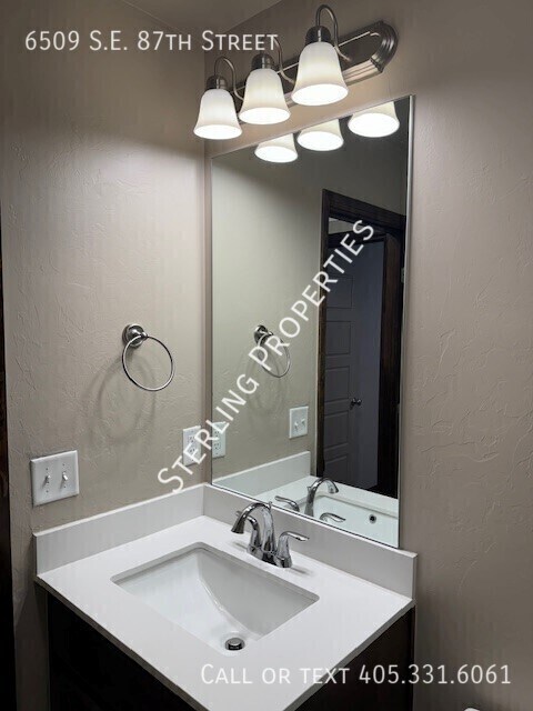 Building Photo - 6509 SE 87th St