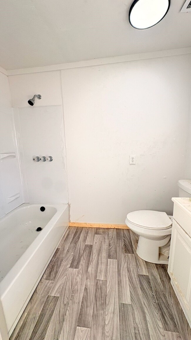 Building Photo - 705 Fidelity St