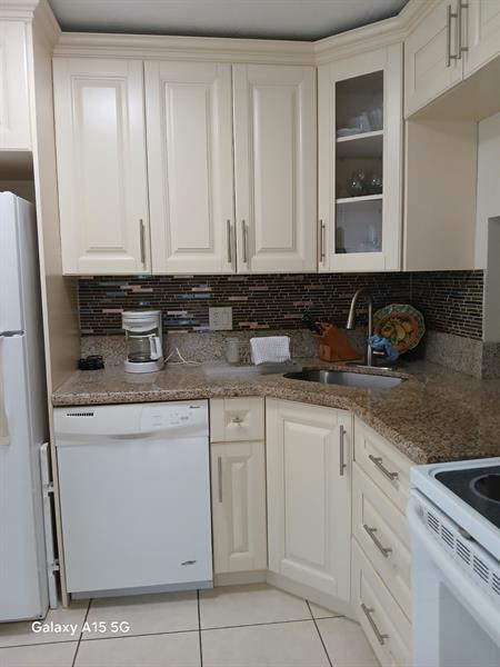 Building Photo - 6021 NW 61st Ave