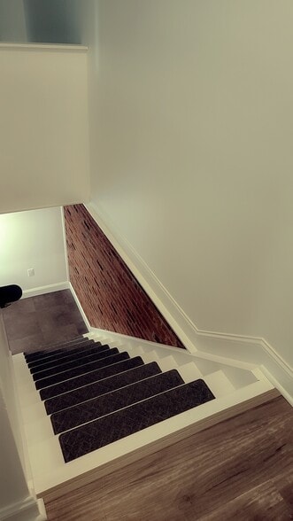 Entry steps - 806 N Ann St